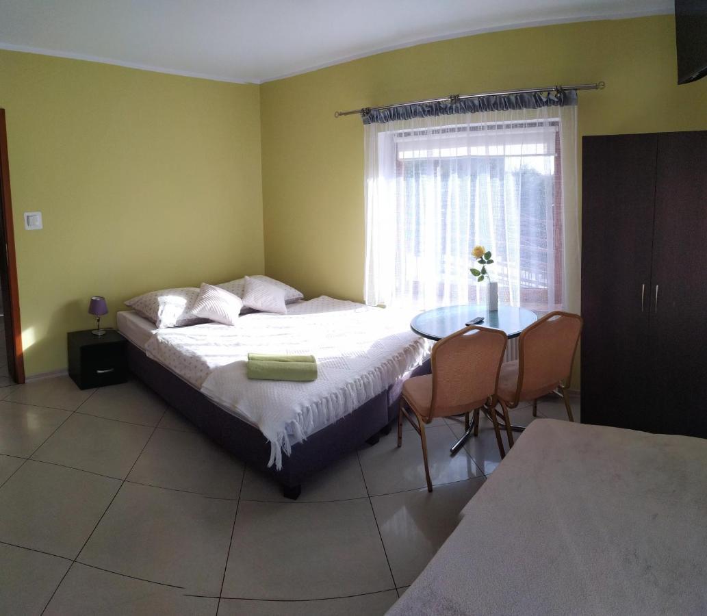 Gosciniec W Ogrodzie Apartment Brusy Екстериор снимка